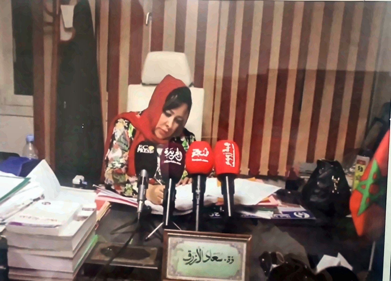 ذة. سعاد الأزرق بمكتبها، خلال تصريح لوسائل الإعلام